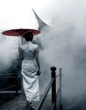 求江南女子站在船上,拿着油伞的背面图片,主要是背面,老师要我们做小