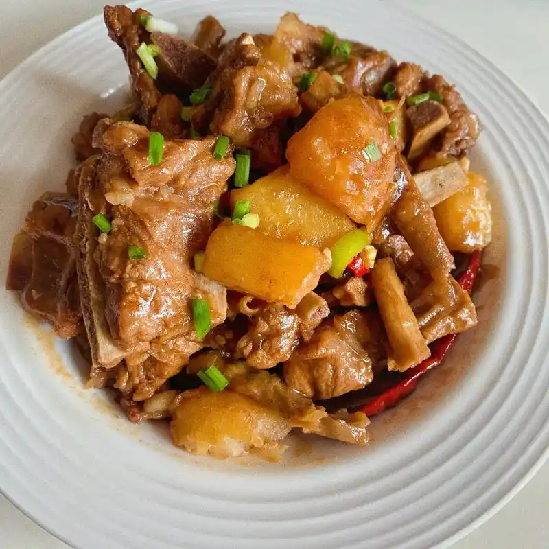 家常菜这样做的土豆排骨可以吃三碗米饭