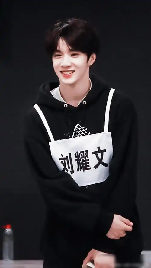 刘耀文,小时候的长相真的是超级甜,长开了就是绝世金瓜.