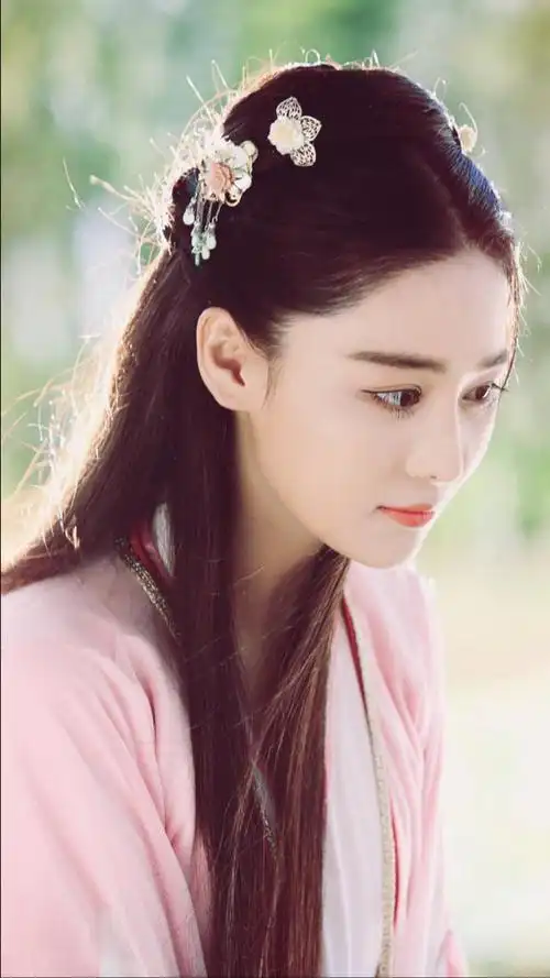 张馨予最新微博评论:张馨予发微博自骂自己长着一张妖艳贱货的脸(5)