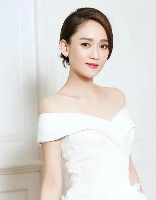 曾经台湾偶像剧女主陈乔恩,不得不说她不一定是最好看的,但是她的剧都