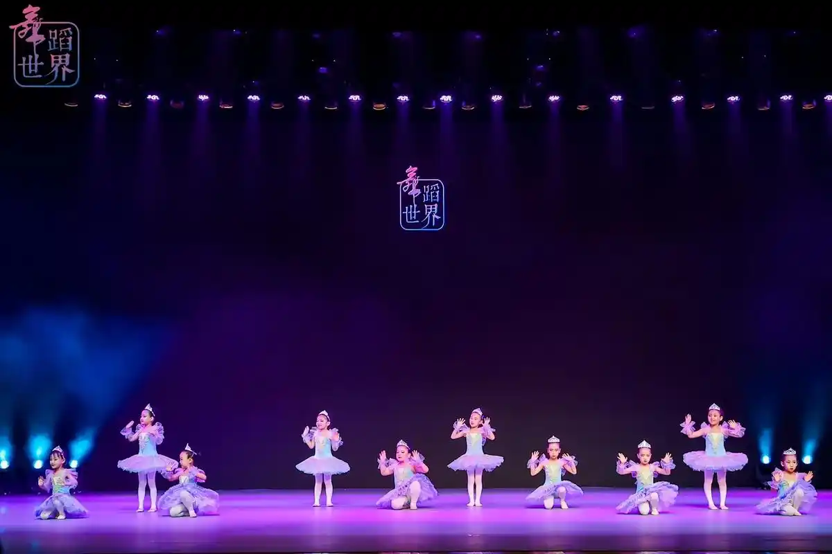 第一次舞蹈表演.#舞蹈世界比赛 #感受舞台魅力  #小朋友的 - 抖音