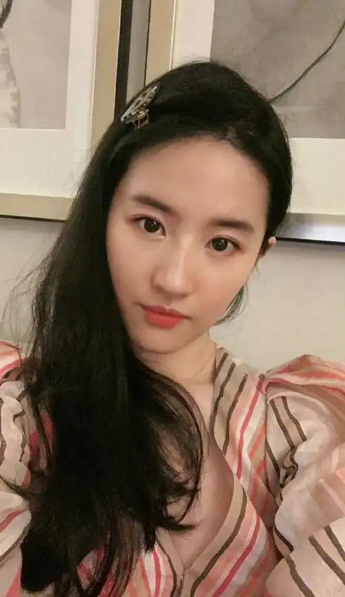 刘亦菲自拍水平二十年如一日