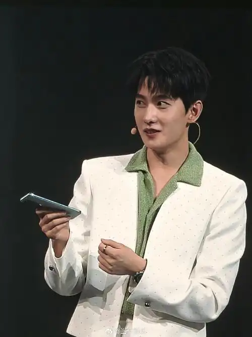 杨洋急出表情包