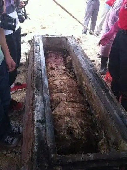 明朝皇墓开棺啦!你难道不好奇有些什么宝贝吗?