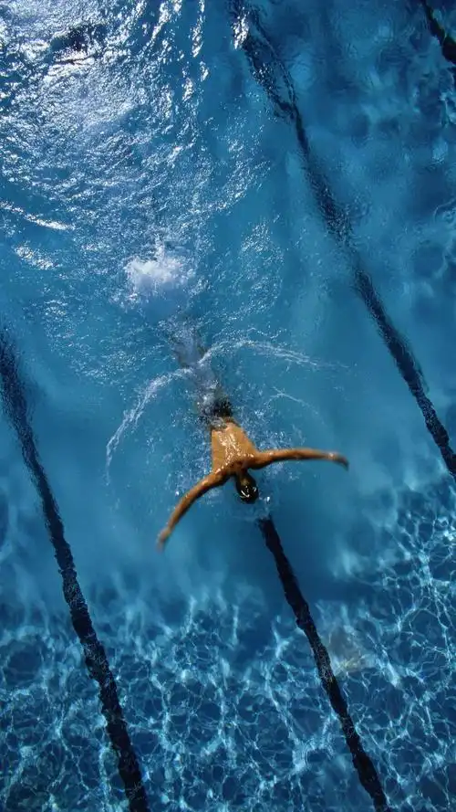 游泳是很好的燃脂运动,但是怎么游减脂效果更好呢? @视觉中国