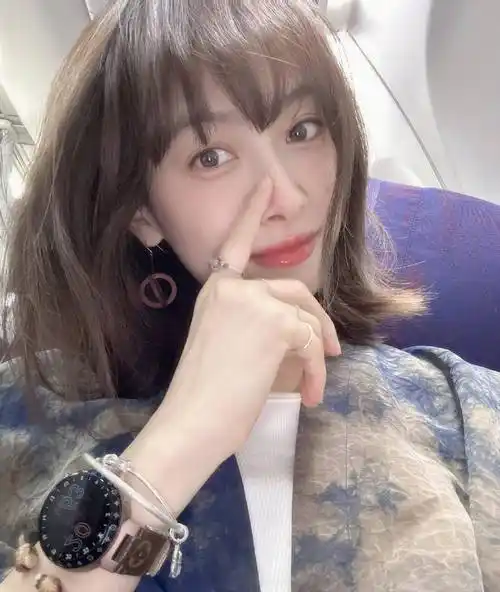 宋茜新剧《另一种蓝》景德镇戏份杀青,晒自拍美照支持义卖公益