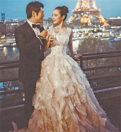 2019年12月24日,郎朗和妻子吉娜在星海音乐厅合奏,图由受访者提供.