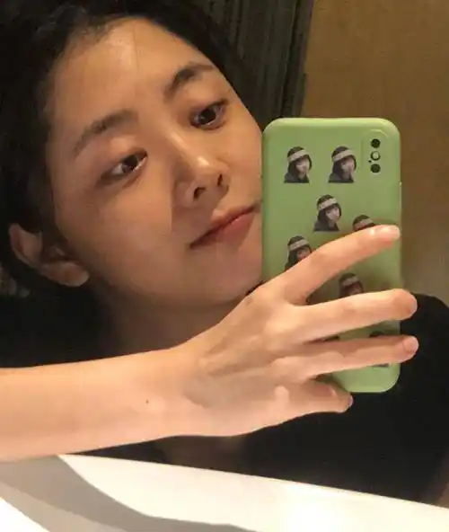 原创谭松韵自曝素颜照,谭松韵:给你们个机会,得到我的素颜