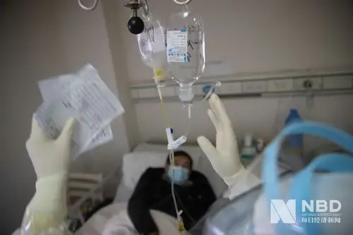 图集丨实拍武汉医院的日常她在防护服上写请叫我女神