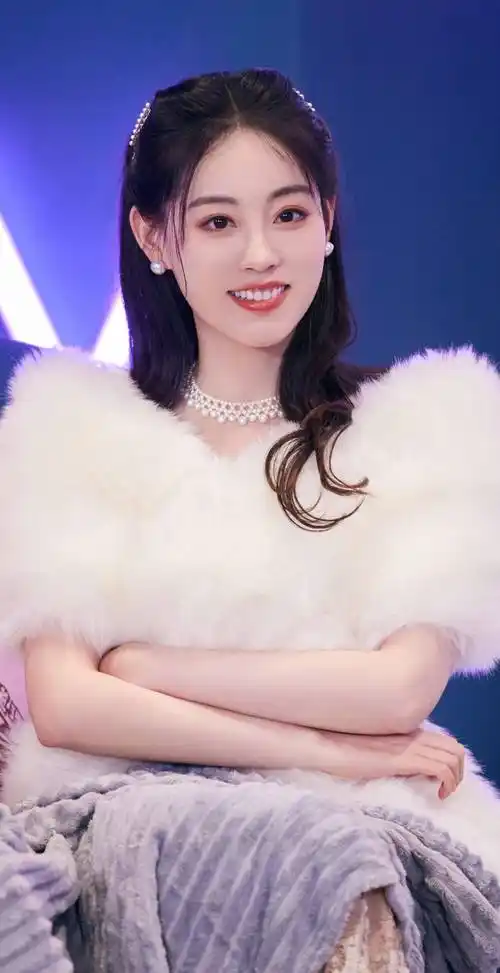 祝绪丹民国风写真,珍珠项链时尚裙,贵气优雅,显瘦又漂亮又可爱_娱乐