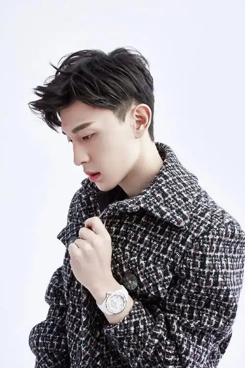 邓伦绝美侧颜杀合集神仙颜值让人一秒沦陷