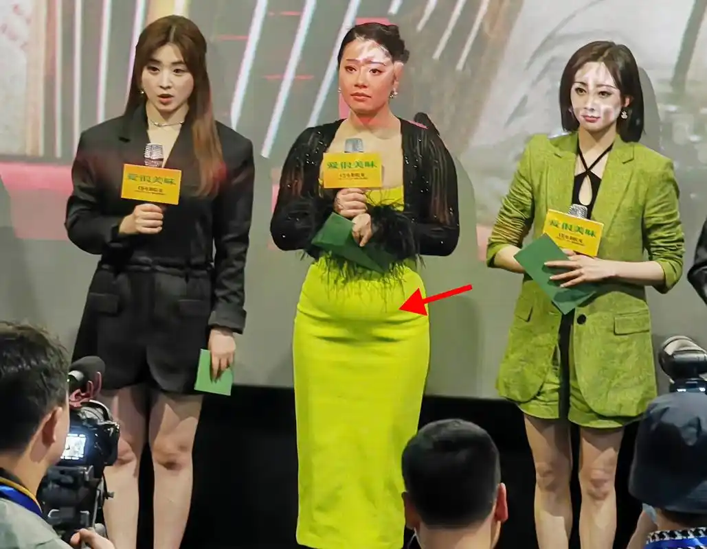 王菊的肚子#  女明星王菊有小肚子,小肚子鼓鼓的,网友看到后也疑惑发