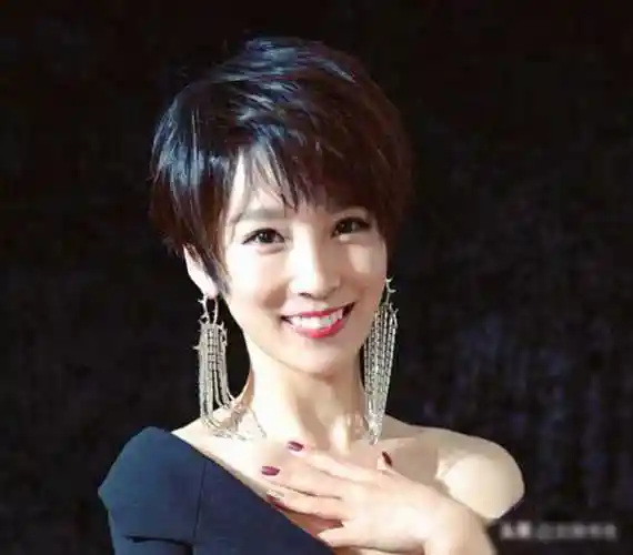 事实证明,被劝和吴京离婚的谢楠,已经走上了另一条道路!