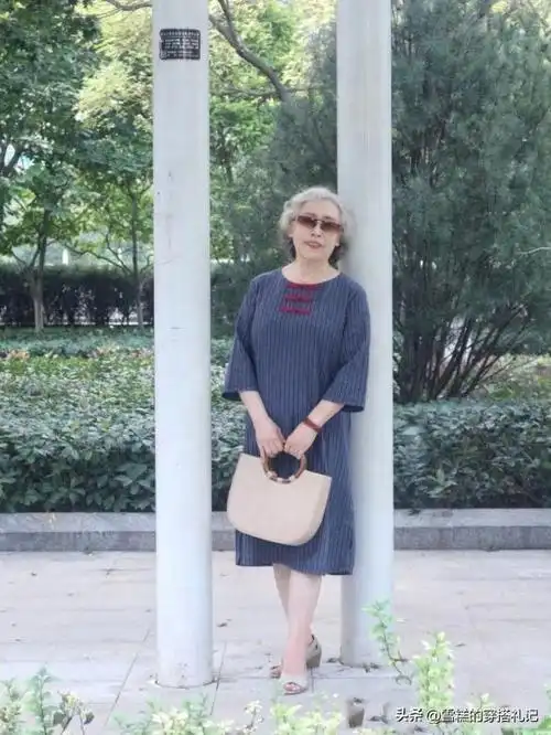 上海不愧是时尚标杆!街头70岁奶奶们的打扮,比年轻人还时髦