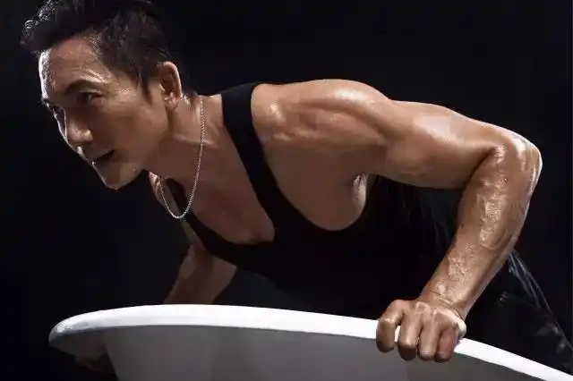 金牌坏蛋邹兆龙揍过成龙甄子丹等无数大腕的功夫巨星