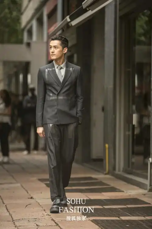 衣品演技双料王胡歌逆天长腿轻松征服你的双眼