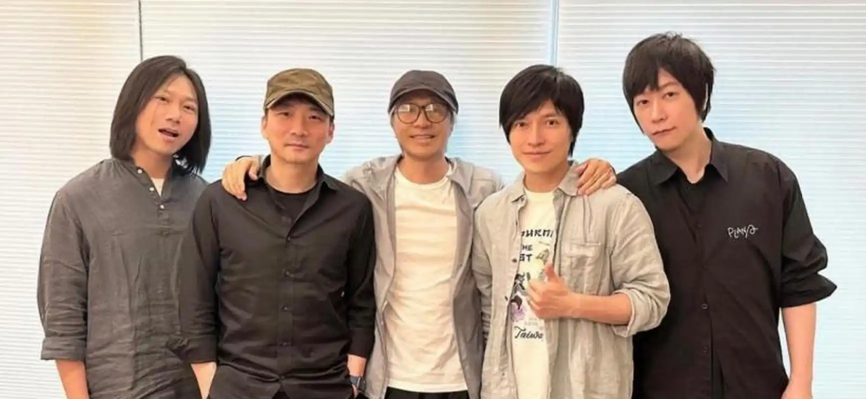 周星驰分享和五月天合影,达成共识创立限定乐队六月天