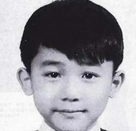 鹿晗从小就是弄潮儿,而且难得的是没有长残,他爸妈肯定很好看!