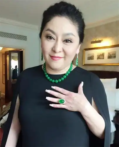 陈岚再讨厌周星驰也不可能欺负他因为星爷的这个靠山她惹不起