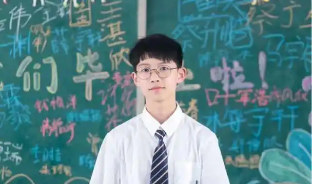 初中男生自认为"很帅"的行为,女生看来土掉渣,希望你没中招