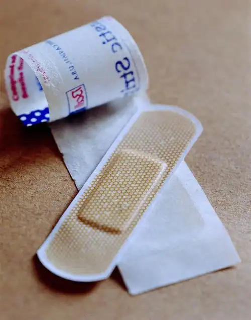 你真的会用创可贴吗:专家提醒不应贴过夜