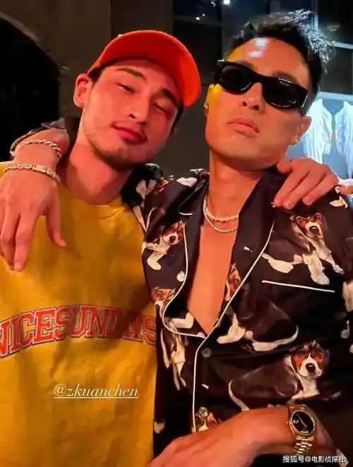 杨谨华开45岁生日派对,杨佑宁穿睡衣亮相,敞开胸怀大秀腹肌_杨佑宁