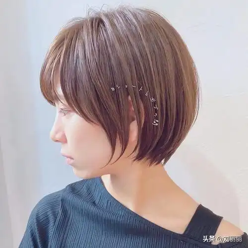 今秋高人气发型24款,蓬松修颜还瘦脸,无论长短都很美