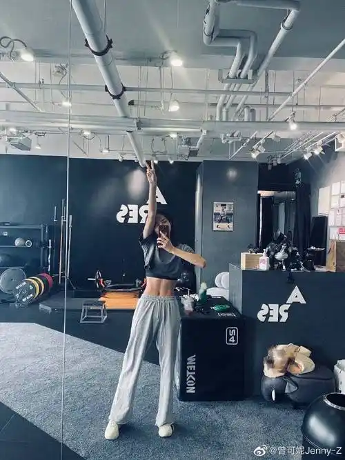 女明星的腹肌有多绝