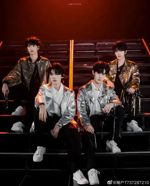 宋亚轩张真源严浩翔贺峻霖侧颜##宋亚轩张真源严浩翔贺峻霖侧