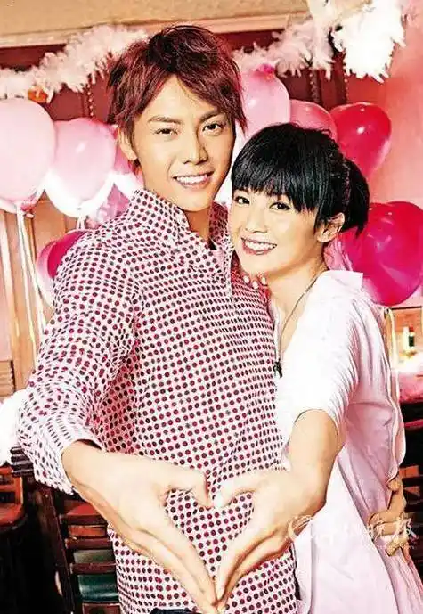 陈伟霆的劲爆爱情:为baby纹身,用身材膛感受阿sa的"有料"_蔡卓妍_感情