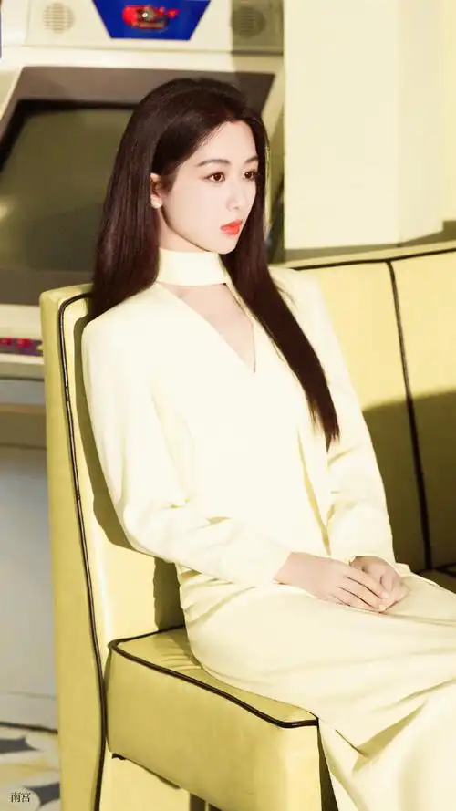 #杨紫纯色连衣裙#