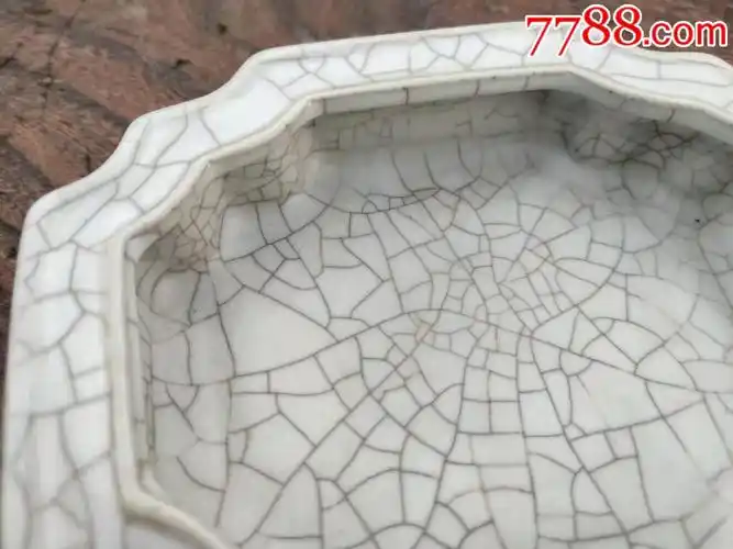 宋代官窑开片纹笔洗摆件,釉色均匀,保存完整