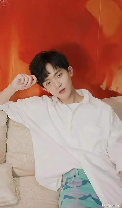 李明德,1996年12月29日出生于山东省青岛市,|实力派演员|好想和你在一