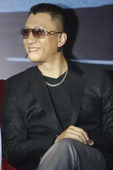 图文落地请开手机谈笑风生