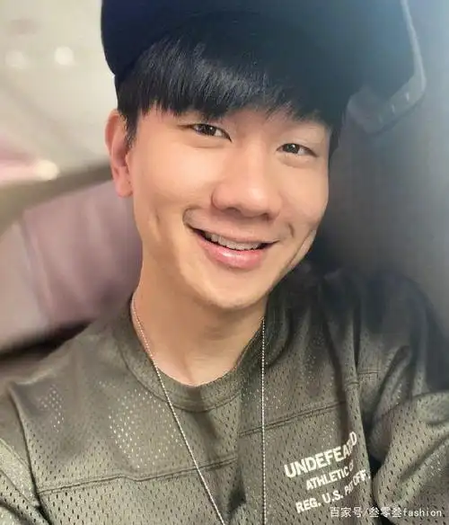 林俊杰梳背头似整容厚重刘海不再有帅到窒息