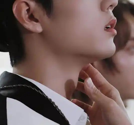 肖战的喉结合集:上下滚动的喉结会说话,简直荷尔蒙爆棚_高挺_鼻梁