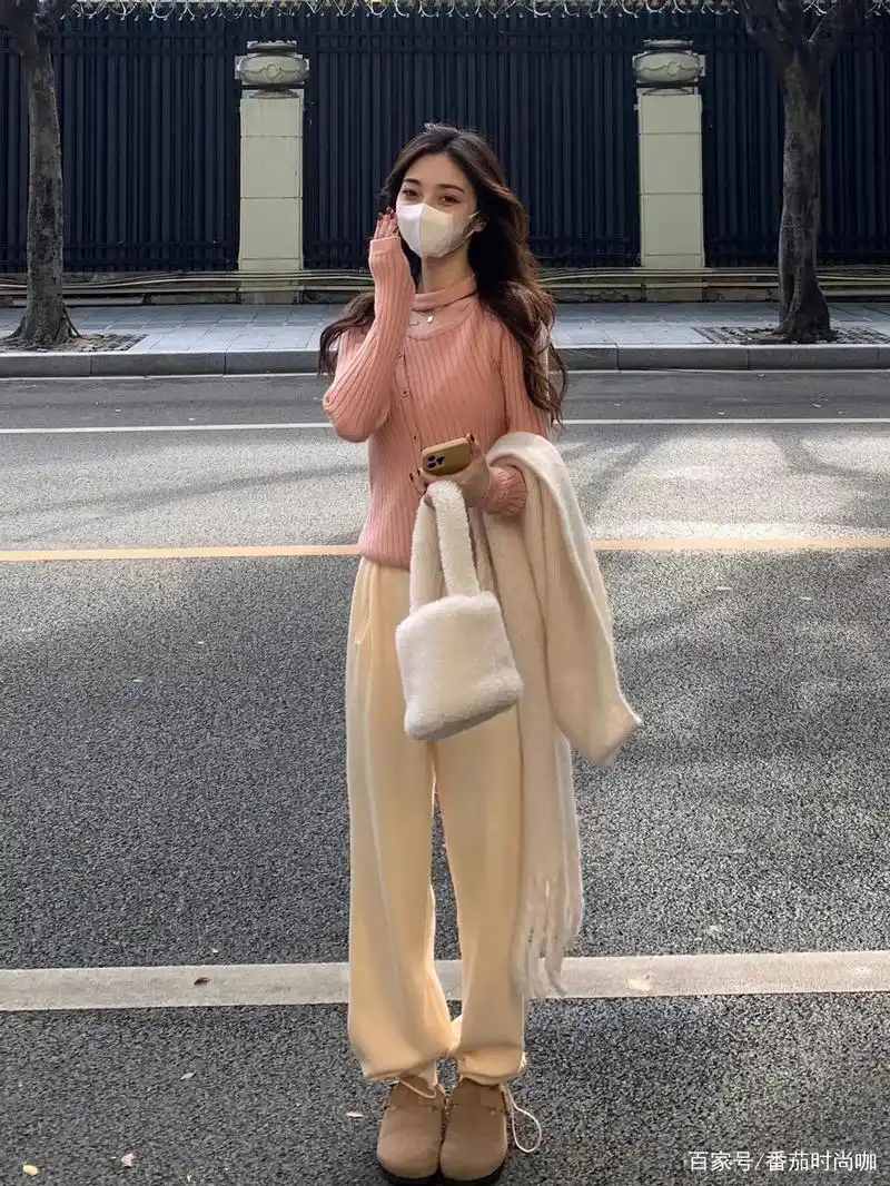 今年冬天吹起一股"韩风",韩国小姐姐的街边穿搭,为你讲解时尚