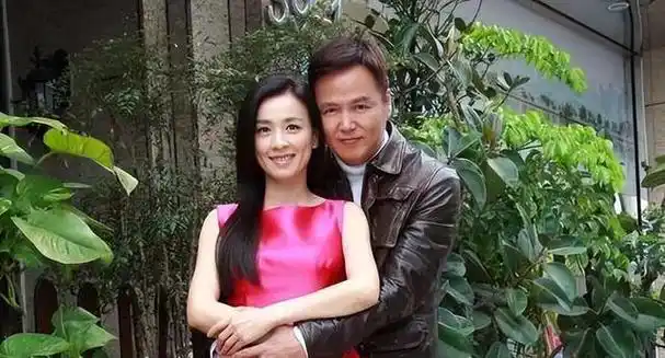 林瑞阳的身价经历了几番翻倍,因为房价暴涨.