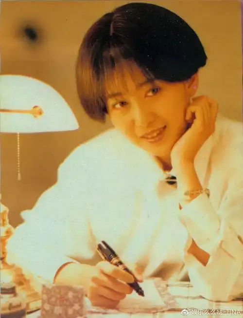 唱《你看你看月亮的脸》走红之前,孟庭苇曾被公司雪藏过一段时间