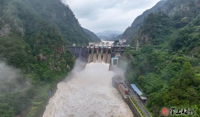场面壮观蕉岭县长潭水库开闸泄洪