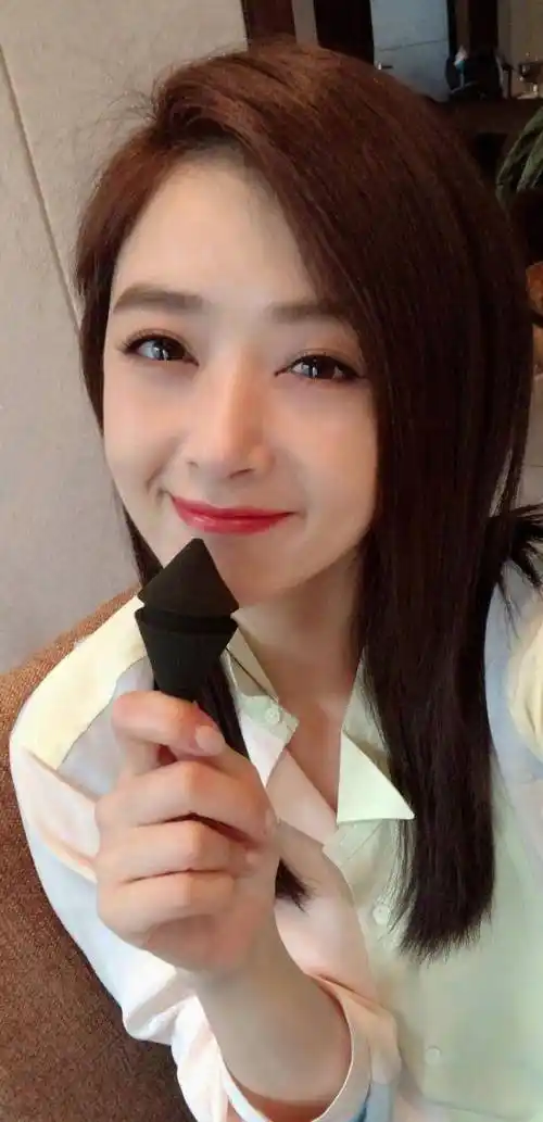 除了范冰冰,人家也是微胖界女神,长得漂亮,但是有了一个麒麟臂啊!