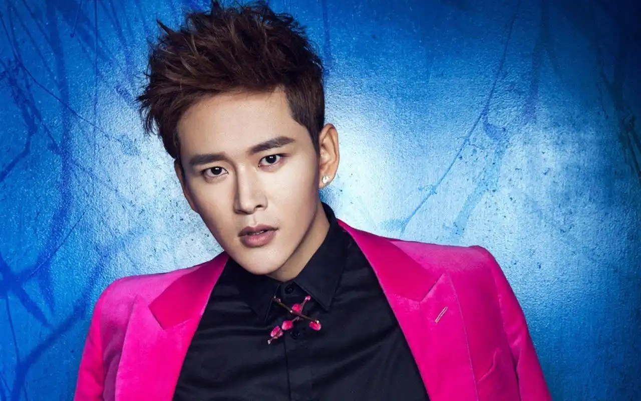 黄宥明霸道总裁范西装写真图片桌面壁纸高清大图预览1920×1200_大陆