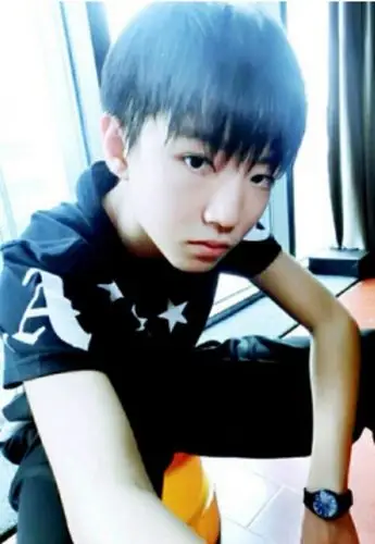 王俊凯是如何从稚嫩少年变身亚洲新歌榜top1的时尚icon的