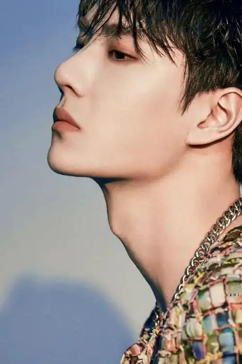 王一博喉结好苏##王一博街舞5黑白四宫格剧照