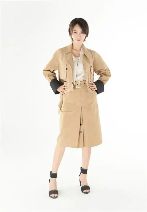 春夏职场女生如何穿出彩?曹曦文的4套最新穿搭,get穿搭高级质感