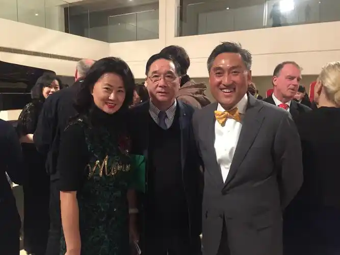 英蓝集团董事长于志强先生在演出现场国际著名华人指挥大师汤沐海先生