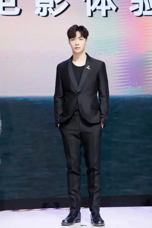 张艺兴相关图片