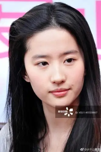 刘亦菲 2010年3月12日,上海,电影《恋爱通告》剧组探班,刘亦菲正如