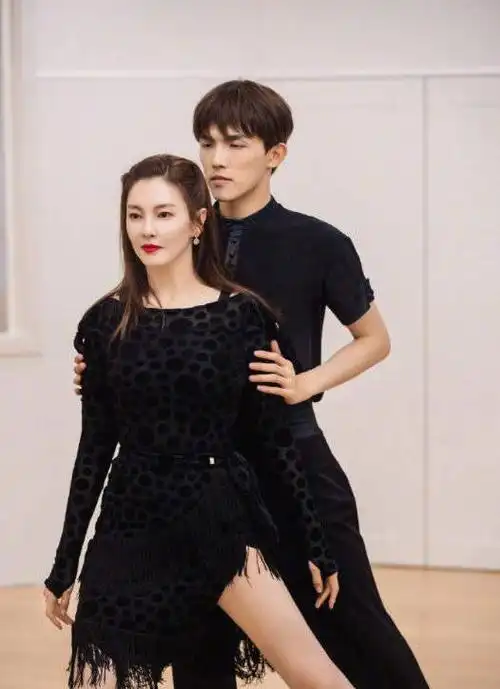 张雨绮新恋情曝光!频换小男友引网友热议,不再渴望婚姻了?